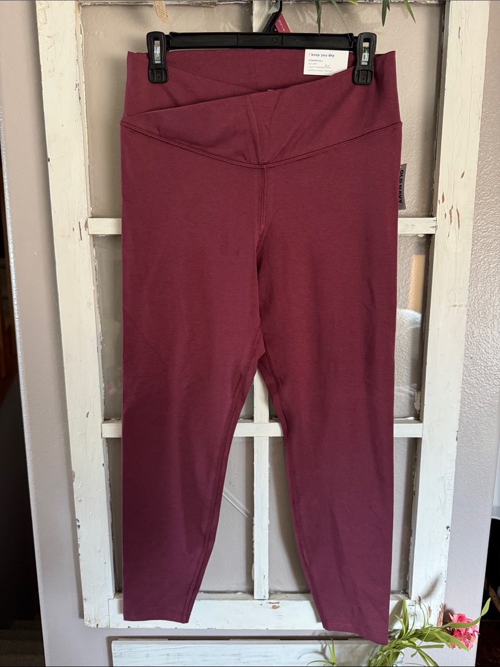 Old Navy women’s extra high rise Powerchill leggings, ankle length -NWT!